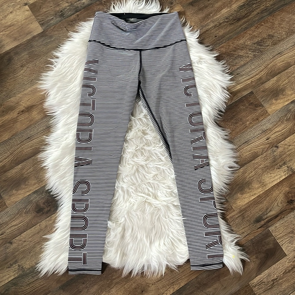 Victoria’s Secret Sport workout black and white stripe  leggings small